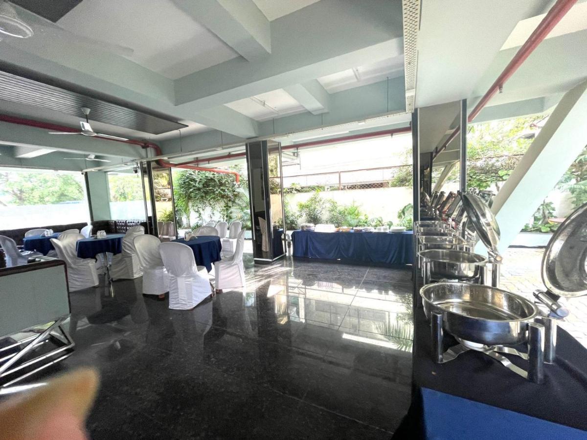 Hotel Airport Kk Nagpur Eksteriør bilde